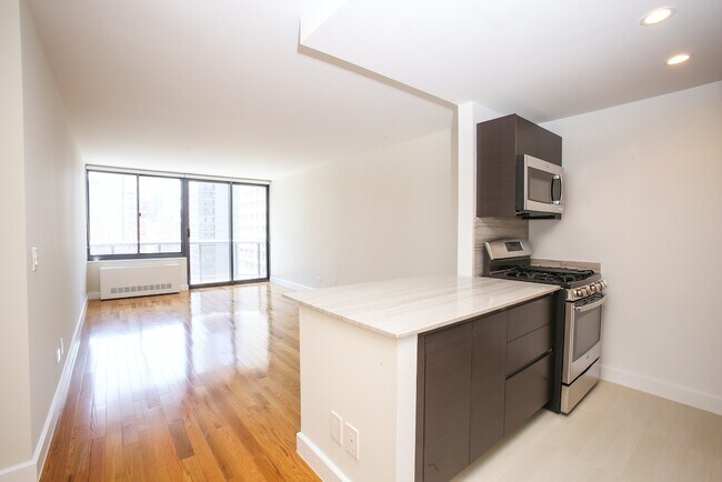 Foto del edificio - 36 W 48th St