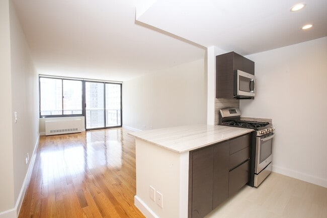 Building Photo - 36 W 48th St