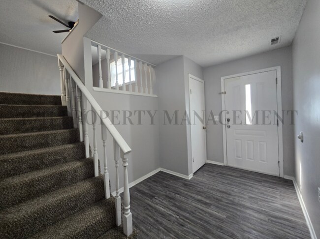 Foto del edificio - 6110 N Forestor Dr