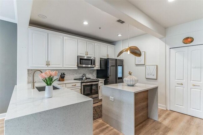 Building Photo - Beautiful townhouse in Baldwin Park