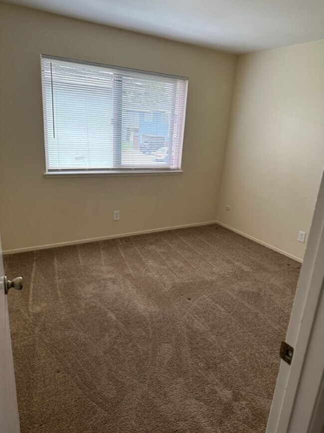 Foto del edificio - Capitola Shores, 2bd. 1ba. Two-level condo.