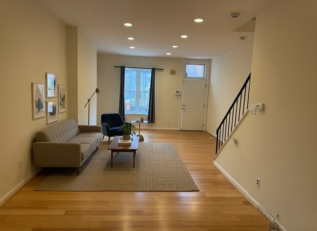 Photo - 1809 W Thompson St House