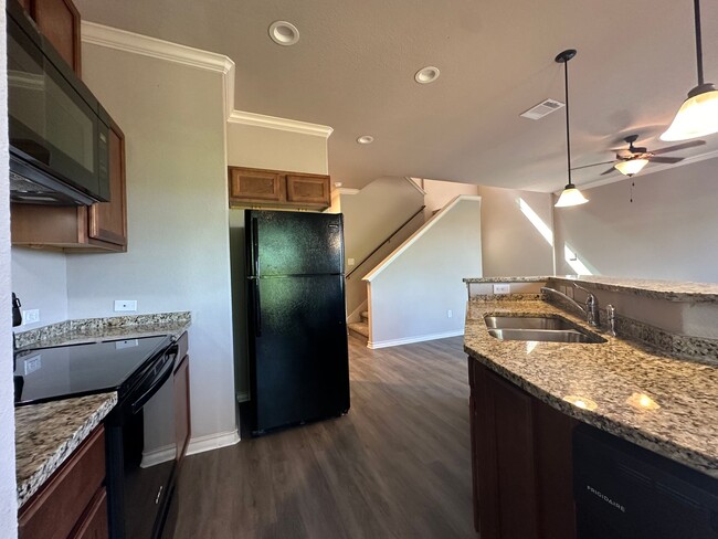 Foto del edificio - Townhome for rent