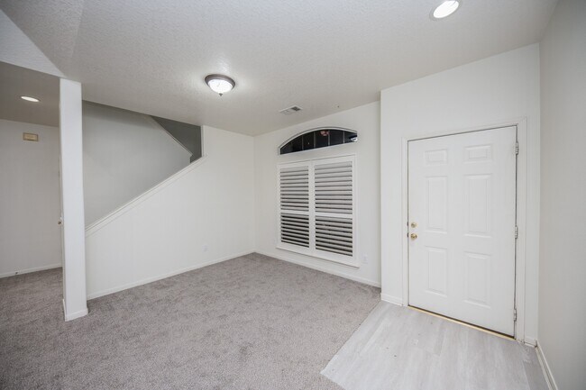 Foto del edificio - 2922 Copper Cliff Dr