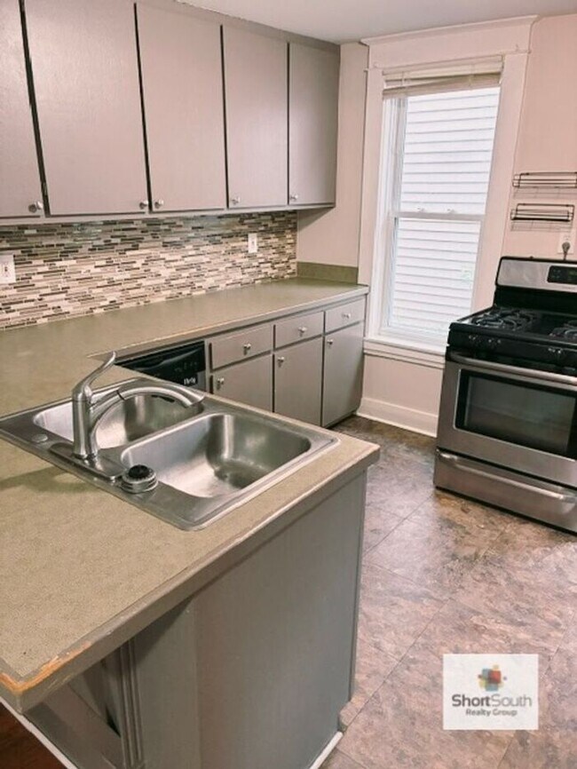 Foto del edificio - Updated 2 bed 1 bath townhome