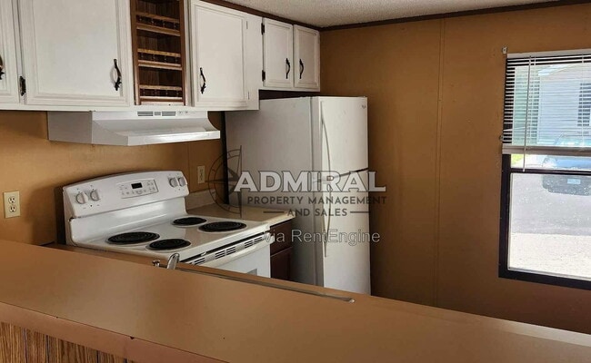 Building Photo - 7 Otis Ln