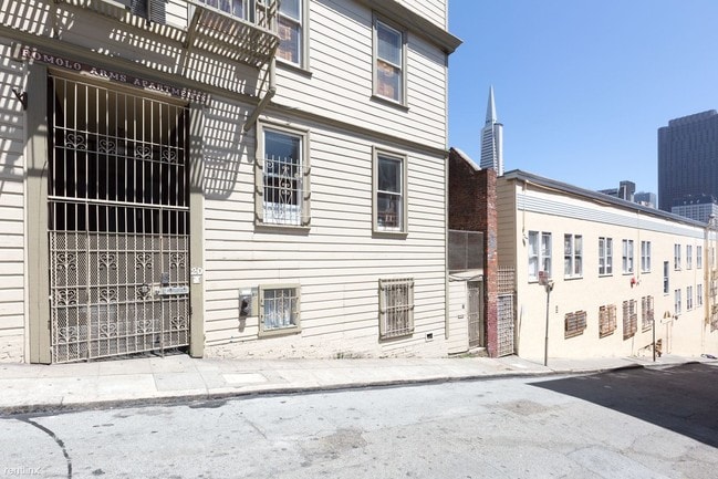 Building Photo - 20 Romolo Pl