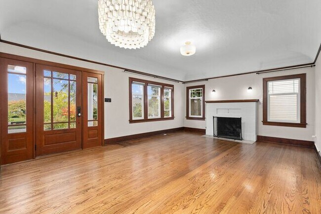 Photo - Adorable AIR CONDITIONED West Seattle 1920... House