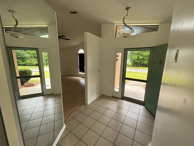 Building Photo - 4050 Linwood Dr