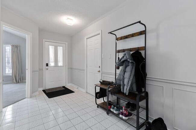 Building Photo - PERFECT FOR SENIORS - Quiet Controlled Neighbourhood with Lots of space.