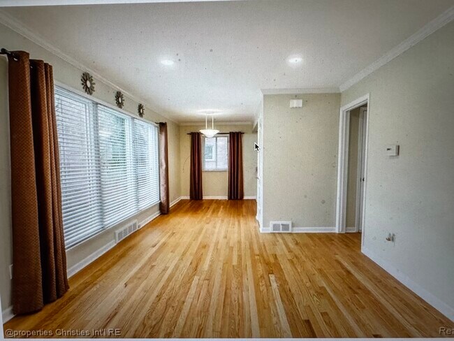 Foto del edificio - 1047 N Old Woodward Ave