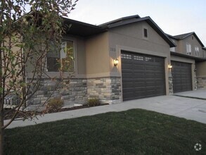 Building Photo - 200 1200 S