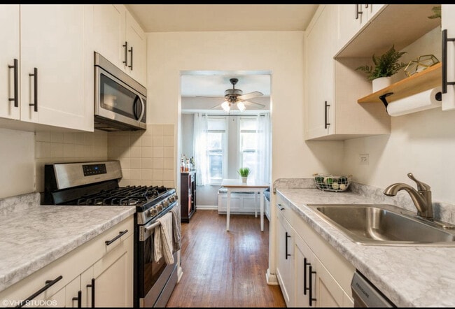 Building Photo - 2212 Country Club Dr