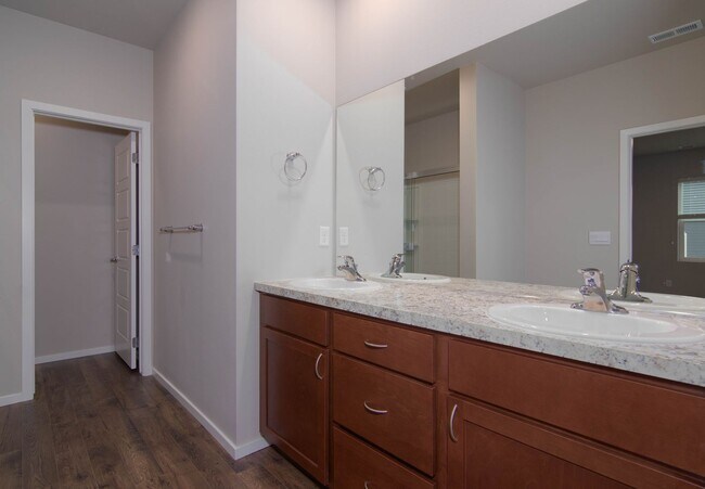Foto del edificio - Brand New 4 Bed 2 Bath DR Horton Home in I...