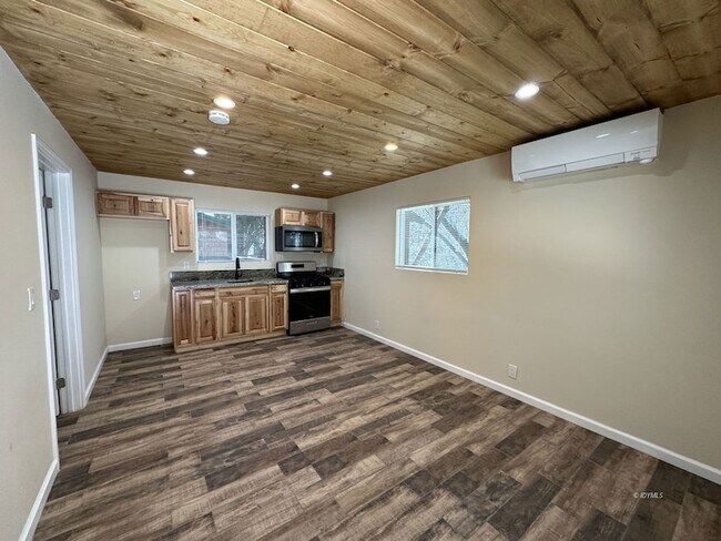 Foto del edificio - 54078 Pine Crest Ave