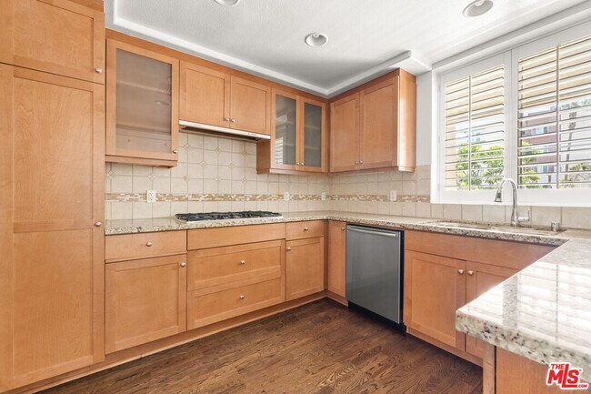 Foto del edificio - 5831 Seawalk Dr