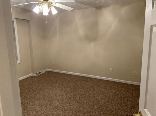 Upstairs bedroom - 651 N 6th St