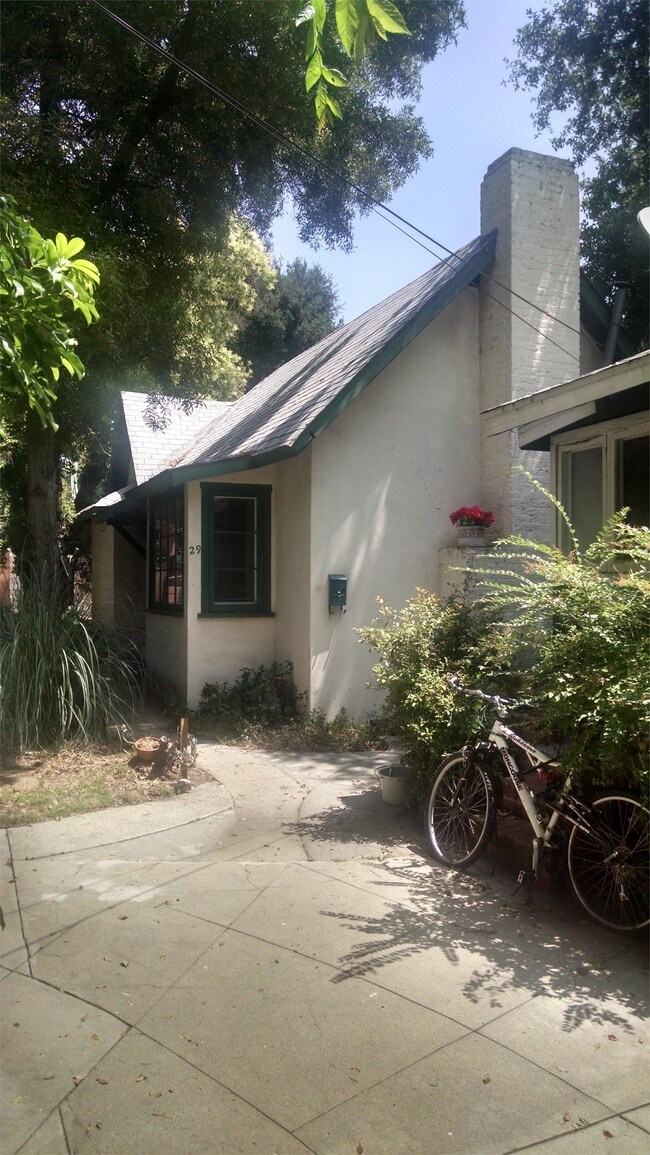 Foto del edificio - 539 E Villa St