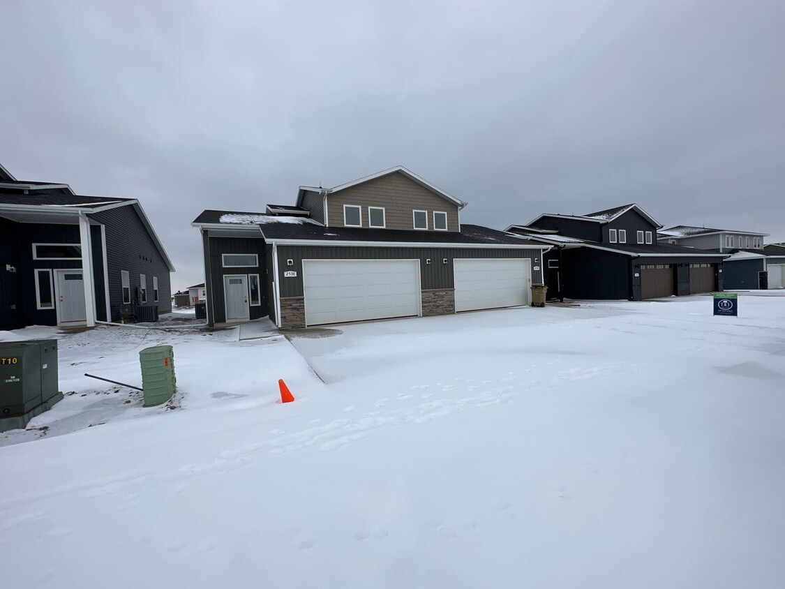Primary Photo - 2538/2534 Granite Drive NW