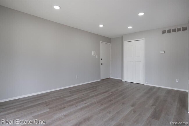 Building Photo - 37095 Nottingham Dr
