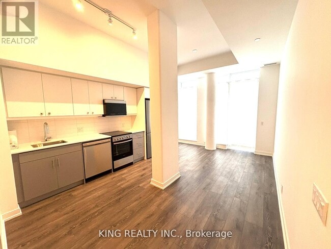 Building Photo - 2 Manderley Dr