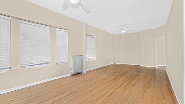 Building Photo - 845 W Belle Plaine Ave