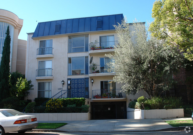Building Photo - 1385 Kelton Ave