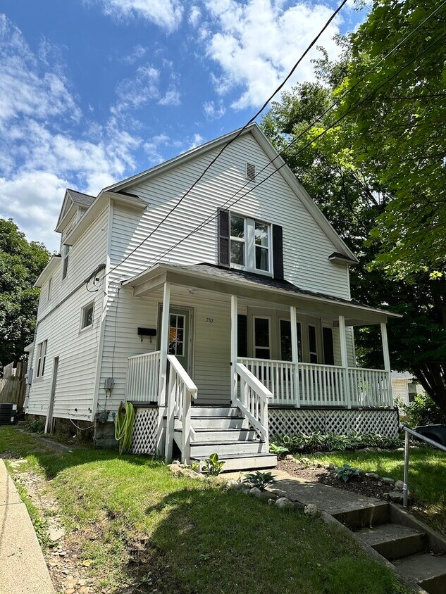 Primary Photo - John Ball Park Awesome 4 Bed and 2 Bath Home