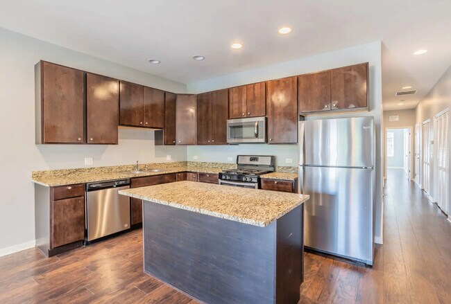 Building Photo - 2819 N Natoma Ave