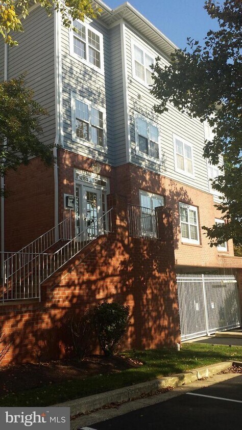 Building Photo - 8927 Groffs Mill Dr