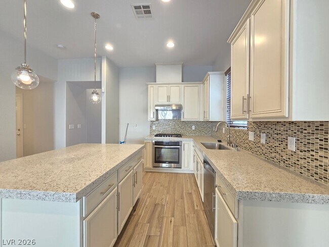 Foto del edificio - 8090 Ancient Oaks Ave