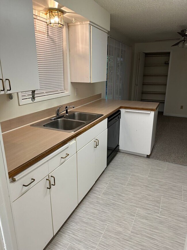 Building Photo - 3 bedroom Everett Rambler