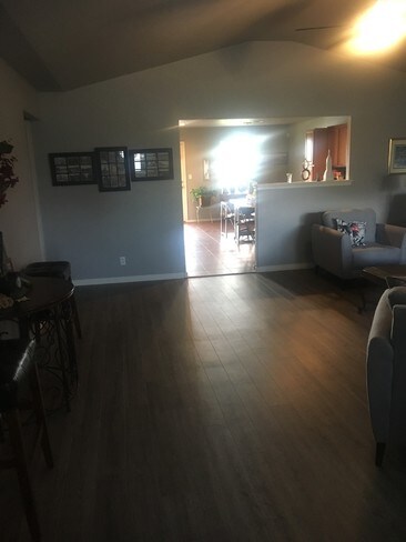 Foto del edificio - 10717 N 154th E Ave