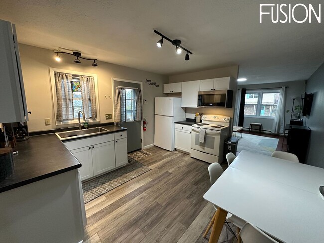 Photo - 140-142 Pine St Apartment