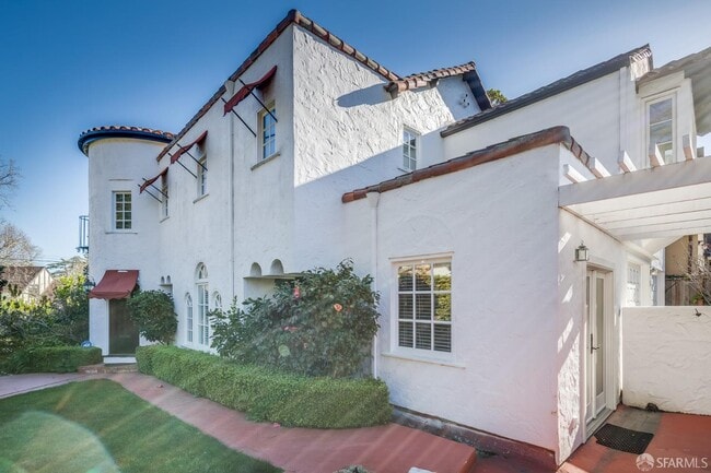 Building Photo - 2627 Hale Dr