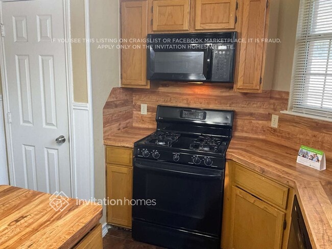 Building Photo - 4402 Laredo Dr