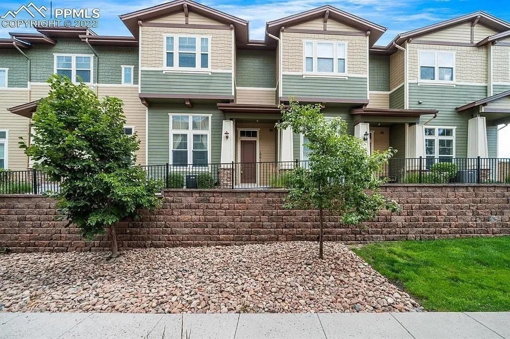 Foto principal - Beautiful 2 bedroom townhouse near Pine Cr...
