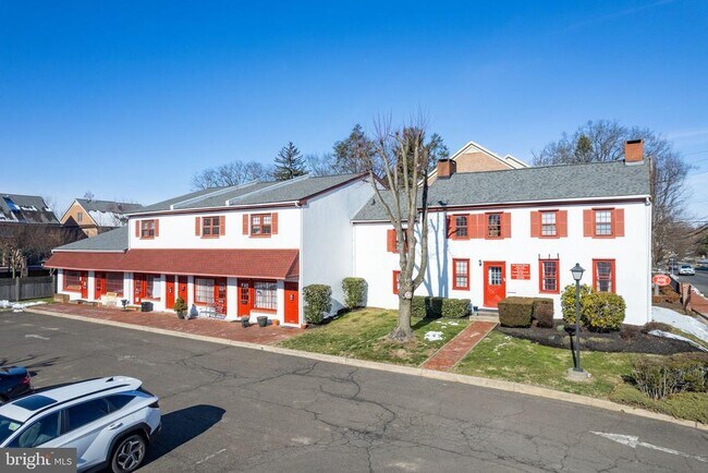 Building Photo - 408 S State St