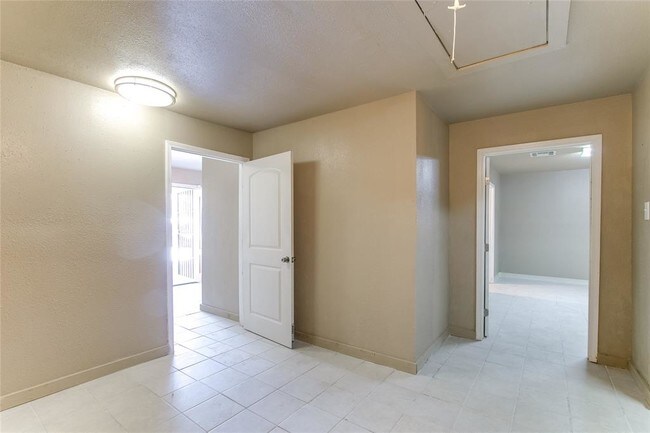 Foto del edificio - 2118 Maurine St