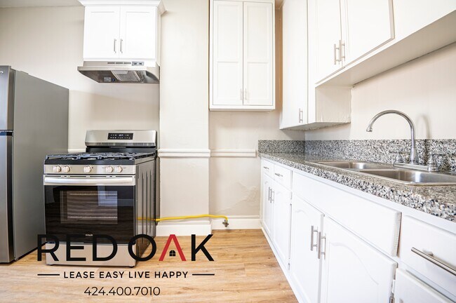 Foto del edificio - Lovely One Bedroom with Loads of Natural L...