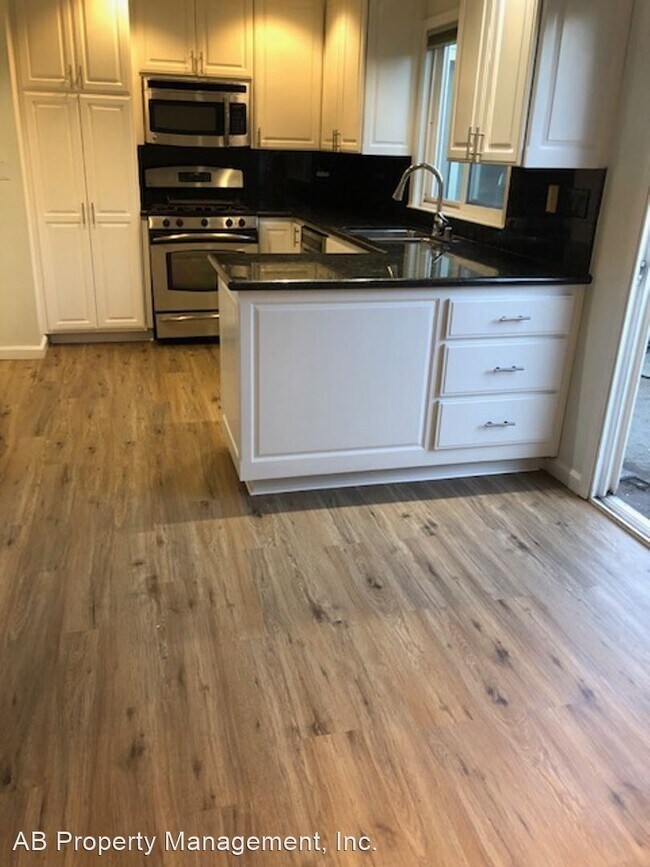 Building Photo - 3 br, 1.5 bath House - 3092 Tonopah Circle