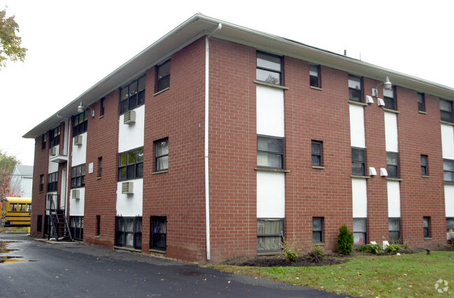 Building Photo - Greenwood Manor