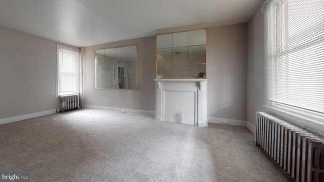 Photo - 1313 N Hobart St Apartment