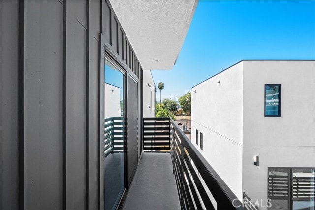 Foto del edificio - 6704 Kester Ave