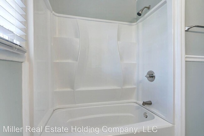 Foto del edificio - 3 br, 1 bath House - 1203 East 57th Street
