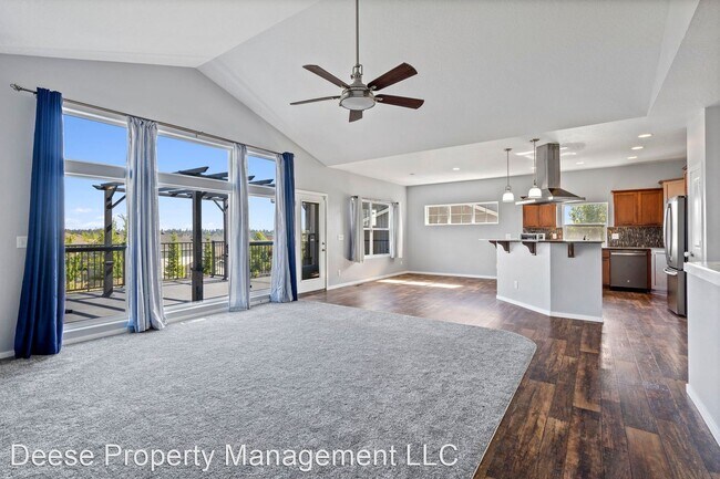 Foto del edificio - 3 br, 3 bath House - 910 W Chaperon Peak D...