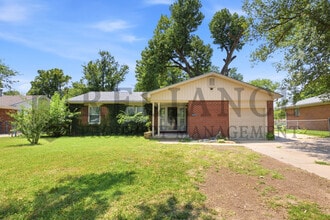 Building Photo - 841 N Country Acres Ave