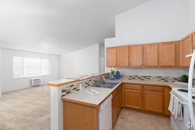 Interior Photo - Selkirk Lodge
