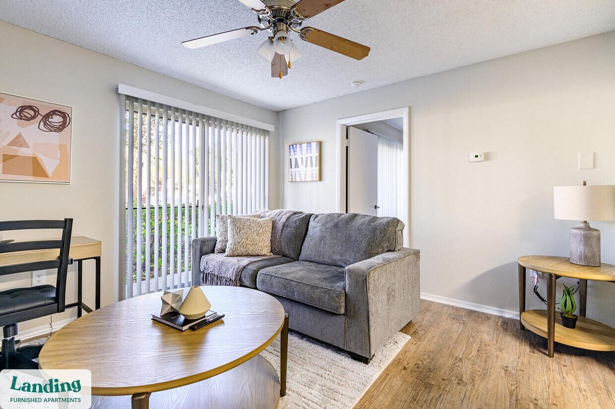 Foto principal - 1000 Palm Pl Dr NE