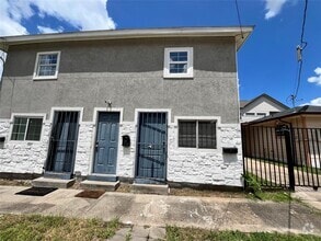 Building Photo - 2211 Schweikhardt St